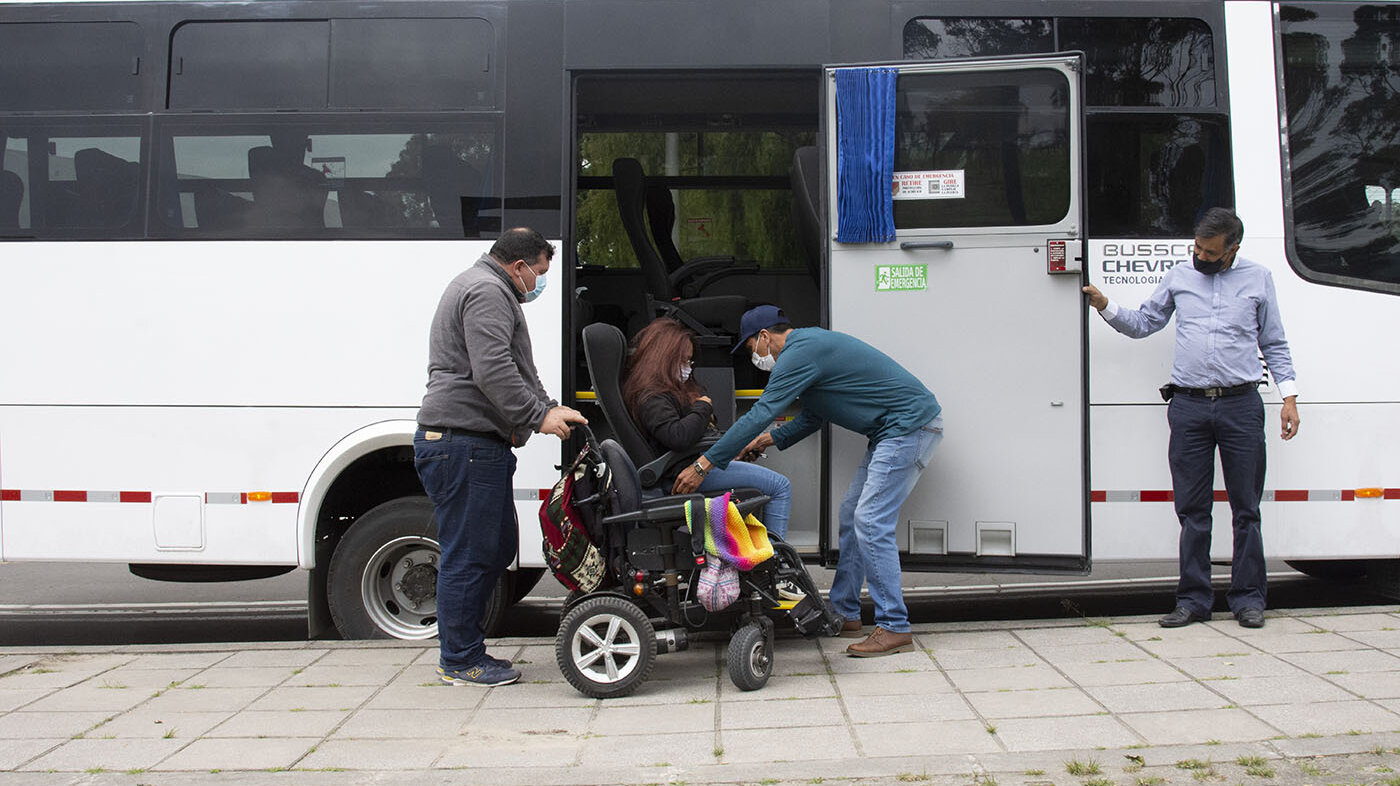 El transporte de personas con discapacidad física se vería beneficiado por un mecanismo que busca ser fácil de adaptar a los automóviles. Foto: archivo Unimedios.