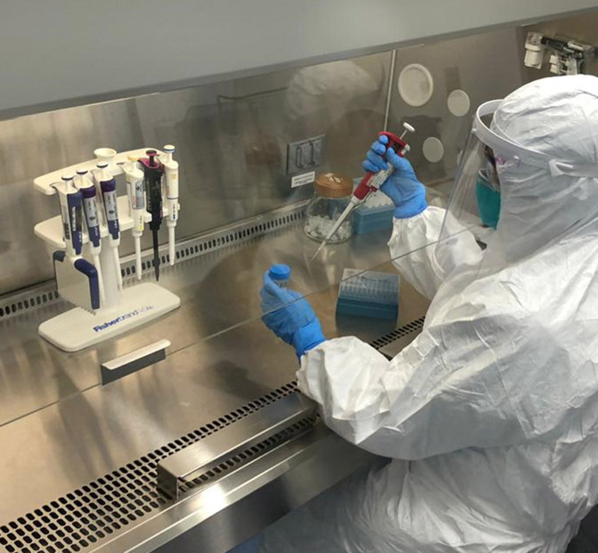 Los recursos donados por ISA se utilizarán para compra de reactivos de pruebas de detección de COVID-19. Foto: cortesía Alejandra Orozco.