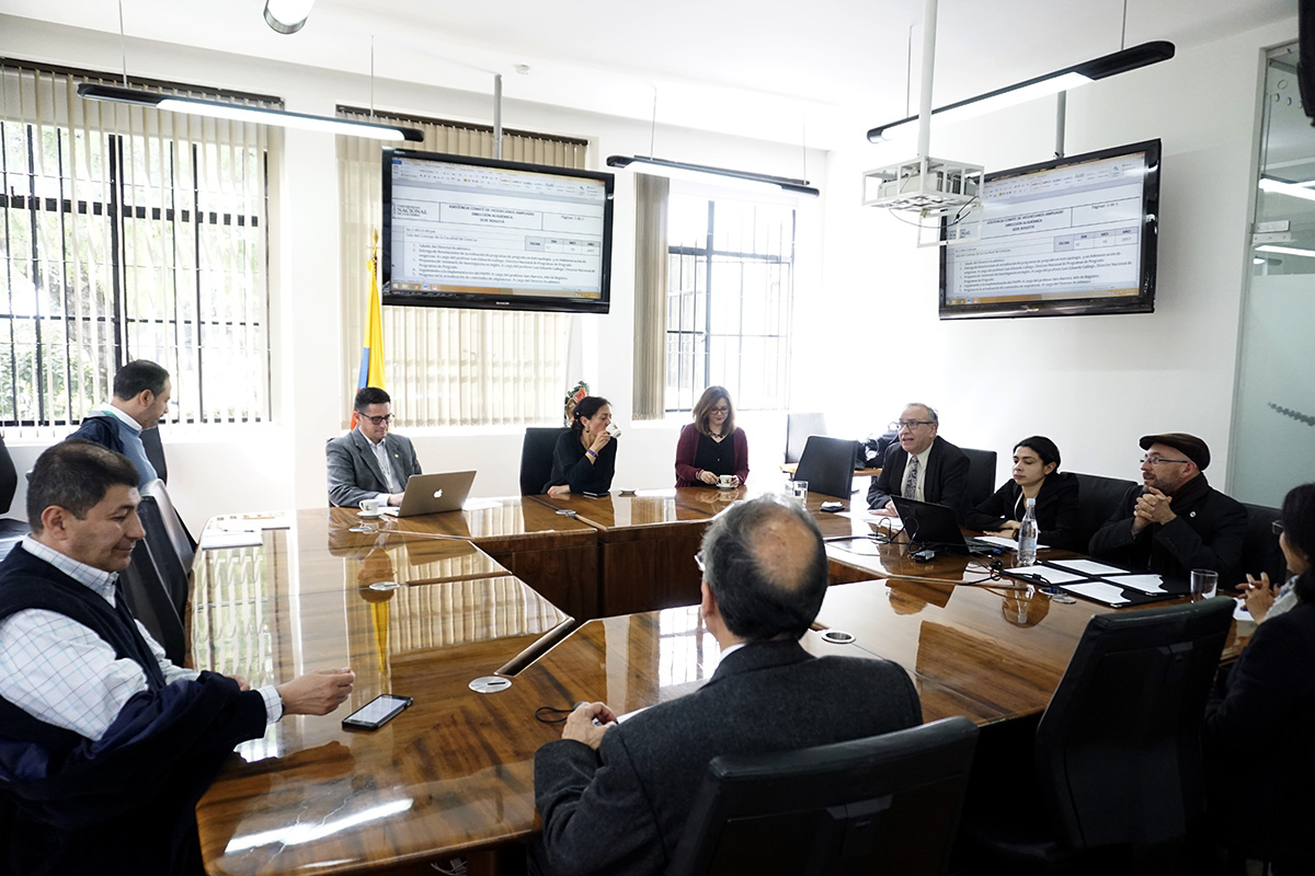 Los directores de ambos programas recibieron la reacreditación por parte del Ministerio de Educación Nacional. Fotos: Ovidio González / Agencia de Noticias UN.