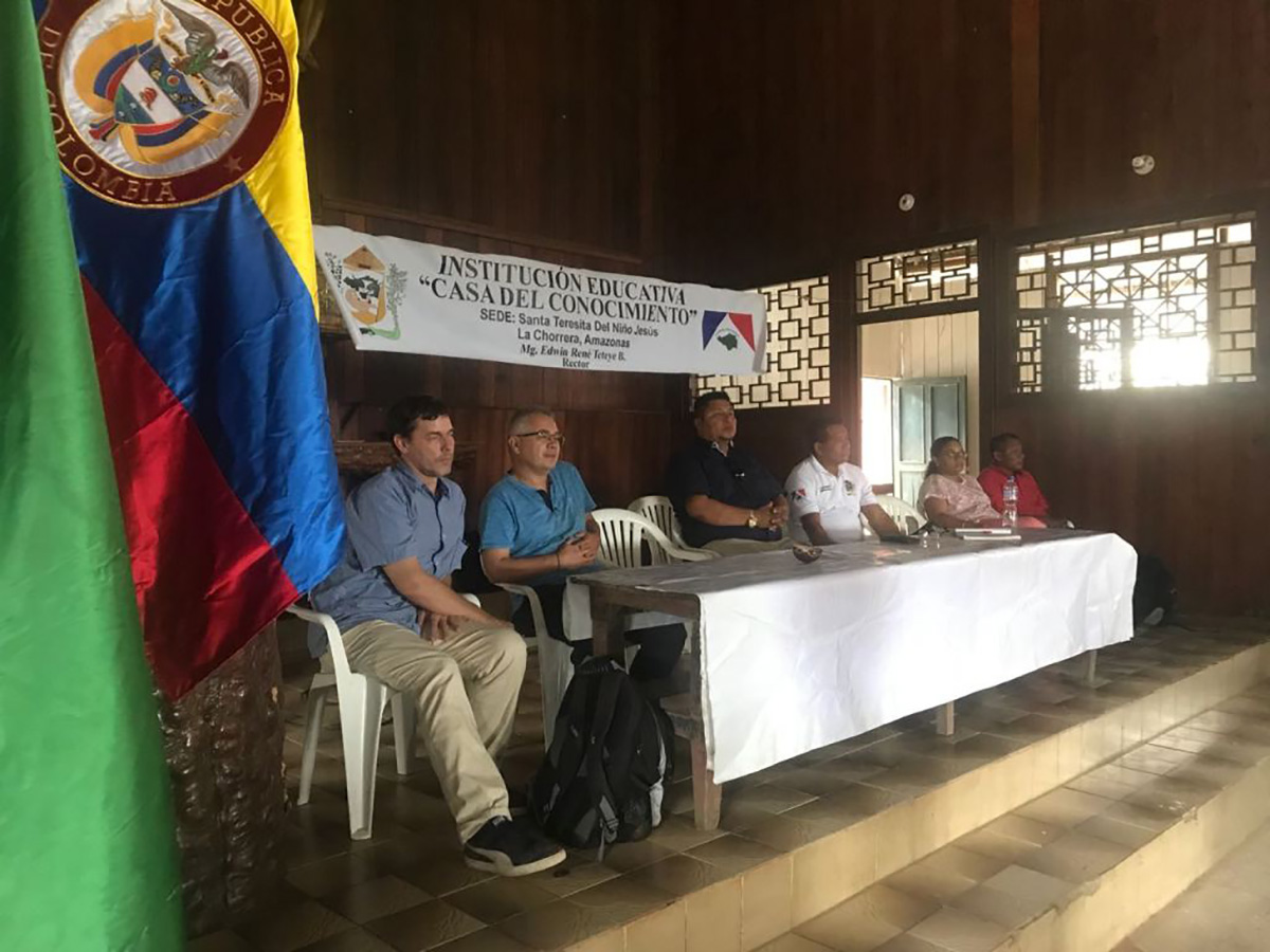 Director de la U.N. Sede Amazonia, profesor John Charles Donato, en su visita al corregimiento de La Chorrera (Amazonas).