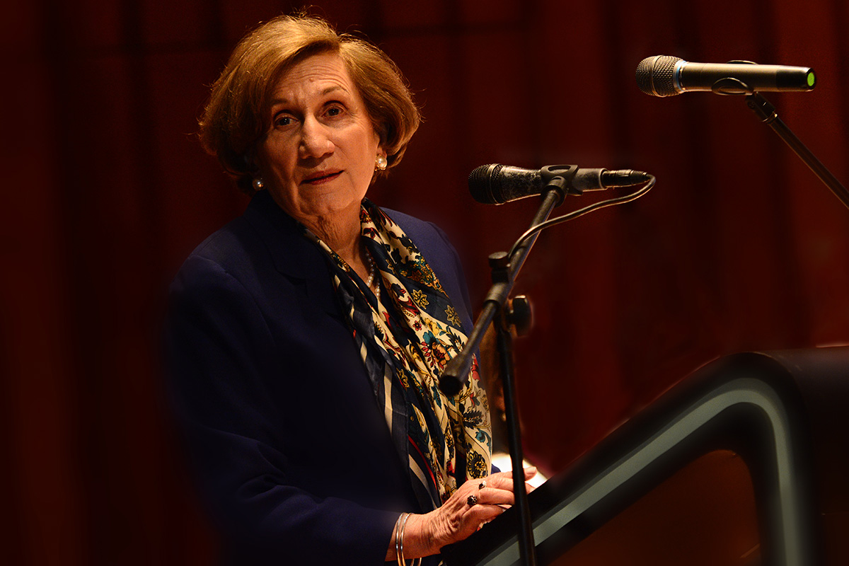 La profesora Magdalena León Gómez recibió el doctorado honoris causa por toda una vida de compromiso social y moral por la mujer colombiana. Fotos: Nicolás Bojacá ' Unimedios