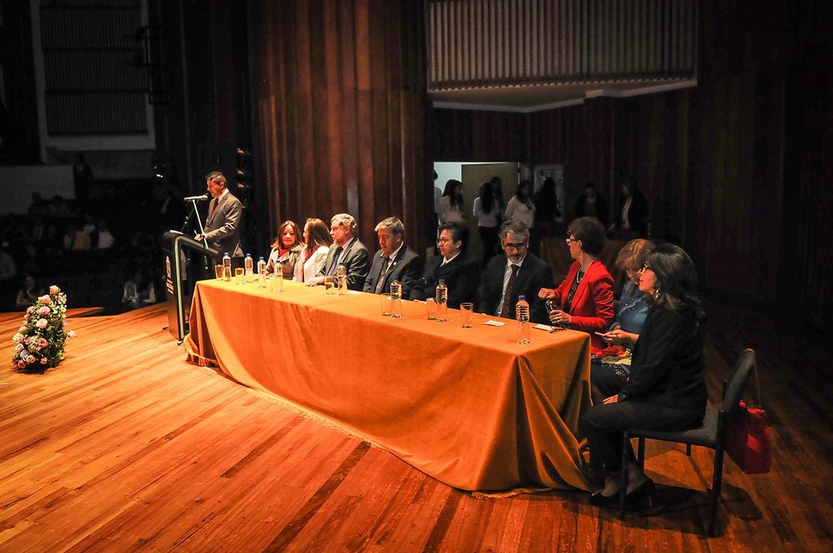 Directivas de la U.N. entregaron las distinciones a los funcionarios administrativos del nivel nacional y la Sede Bogotá. Fotos: Santiago Rodríguez- Unimedios