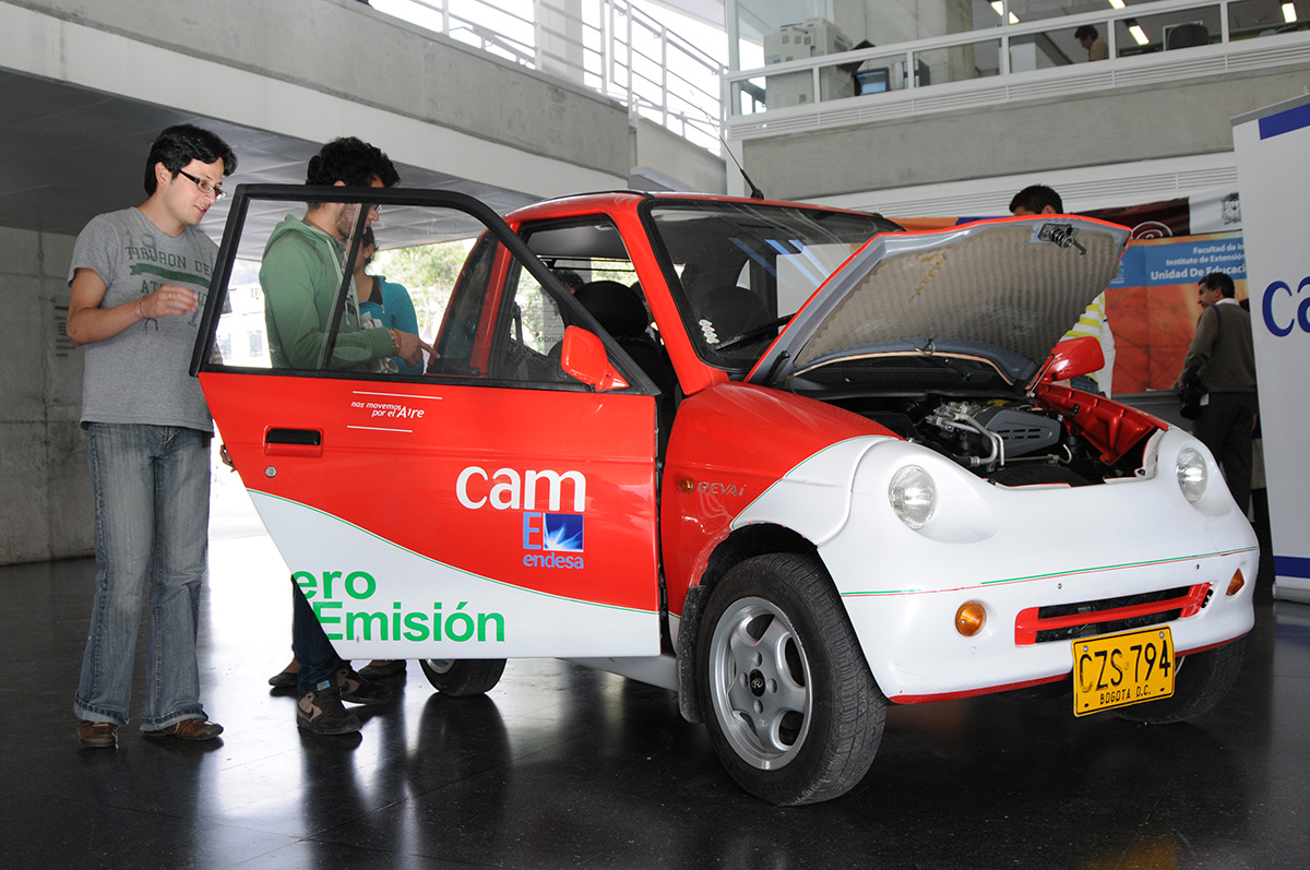 Con el auge que están tomando los carros eléctricos sería necesario contar con estaciones de carga rápida. Fotos: Agencia de Noticias - Unimedios