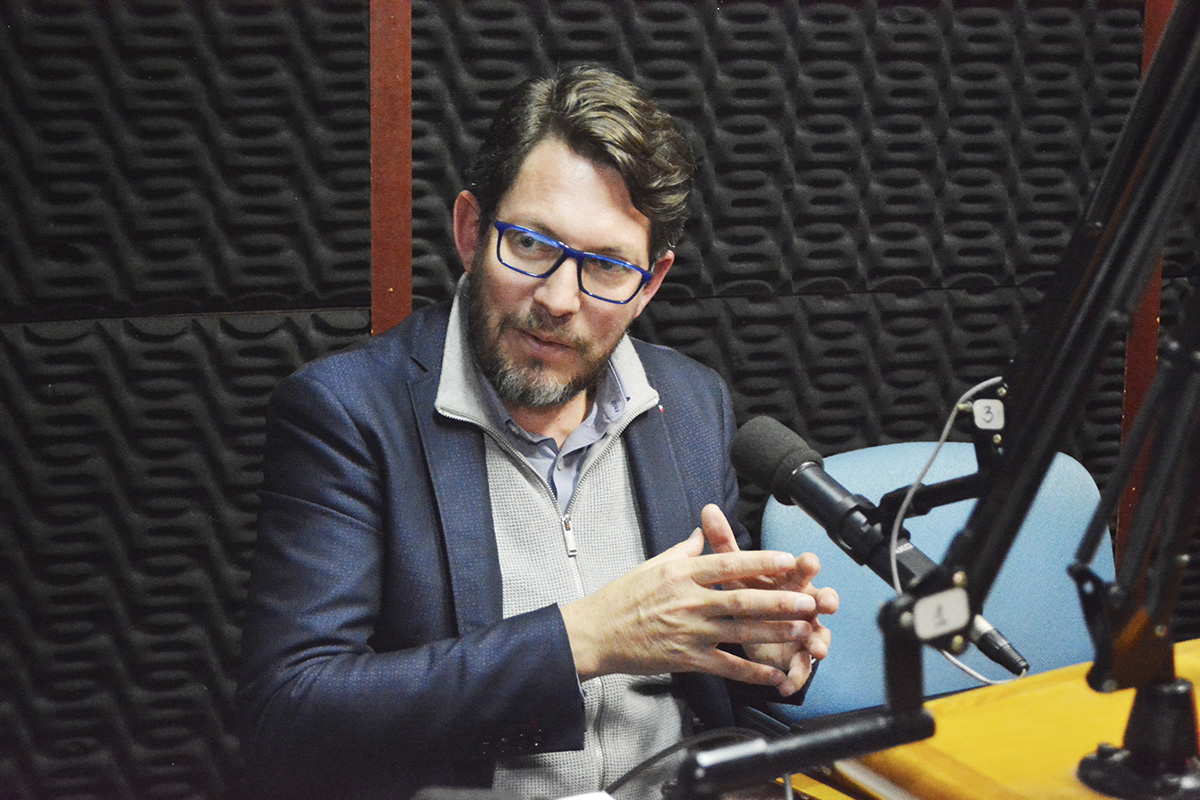 El consultor internacional Juan Carlos Junca en el programa Observatorio de Gobierno Urbano, que se transmite por UN Radio (98.5 FM).