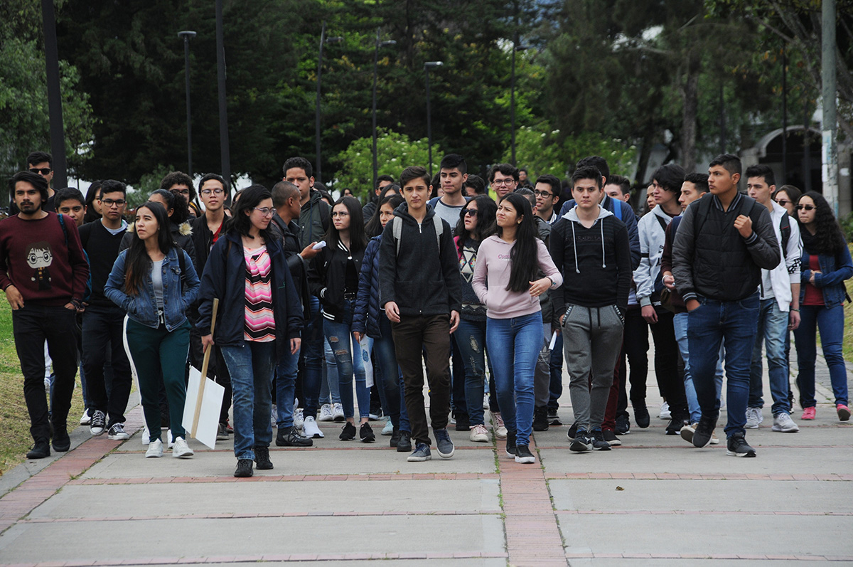 Los 'primíparos' iniciaron con un recorrido por el campus, guiados por estudiantes antiguos.