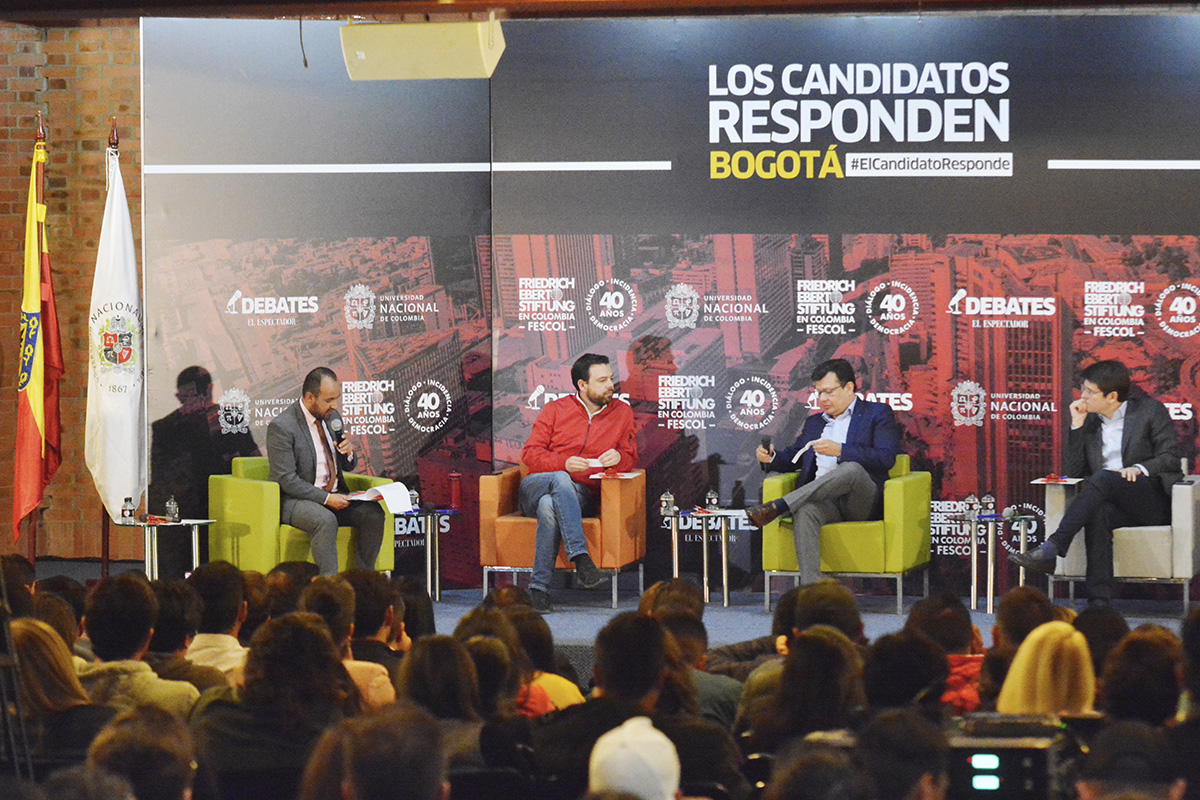 Tres de los cuatro candidatos que se disputan la Alcaldía de Bogotá se dieron cita en la UNAL para debatir sus propuestas. Foto: Luis Palacios ' Unimedios.