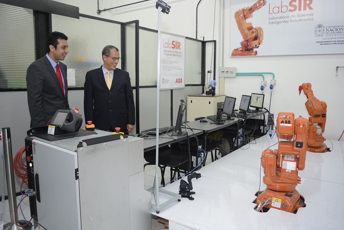 La U.N. contará con robots ABB para la formación de los futuros ingenieros.