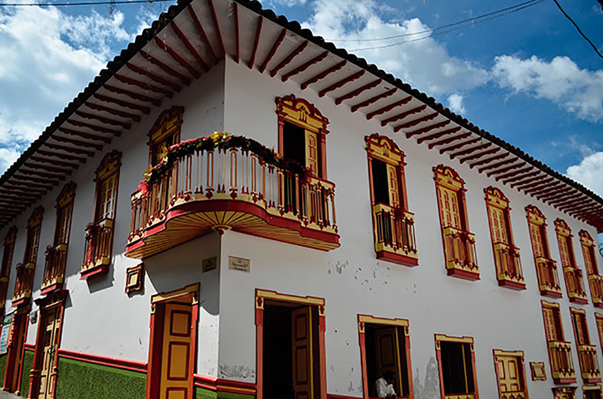 La arquitectura emblemática de Salamina está constituida por edificaciones de bahareque y muros de tapia.