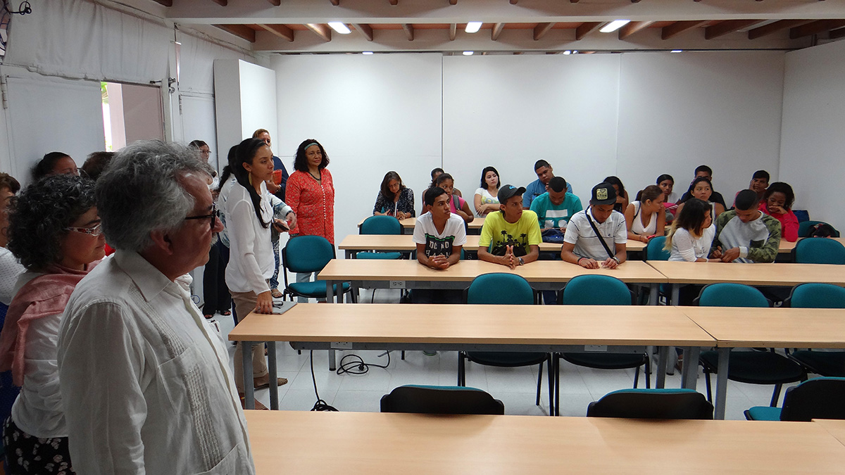 El rector Mantilla conversó con los estudiantes de la Sede Caribe. Fotos Elkín Bevans