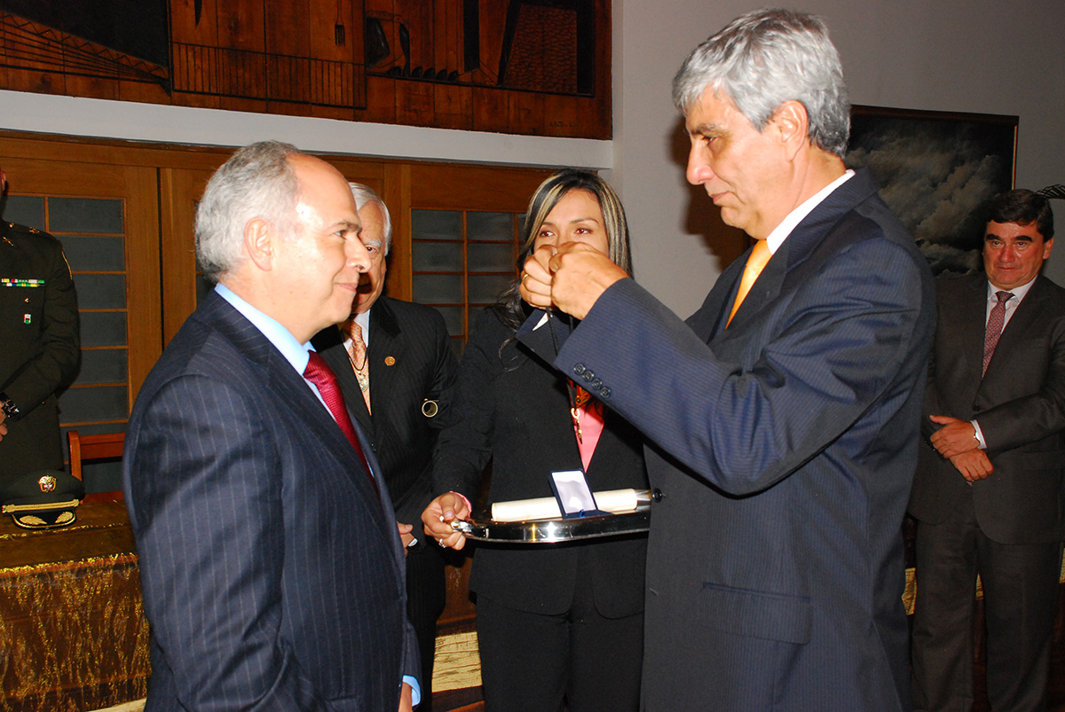 La Universidad Nacional recibió la Medalla al Mérito por parte de la Cámara de Comercio de Manizales por Caldas.