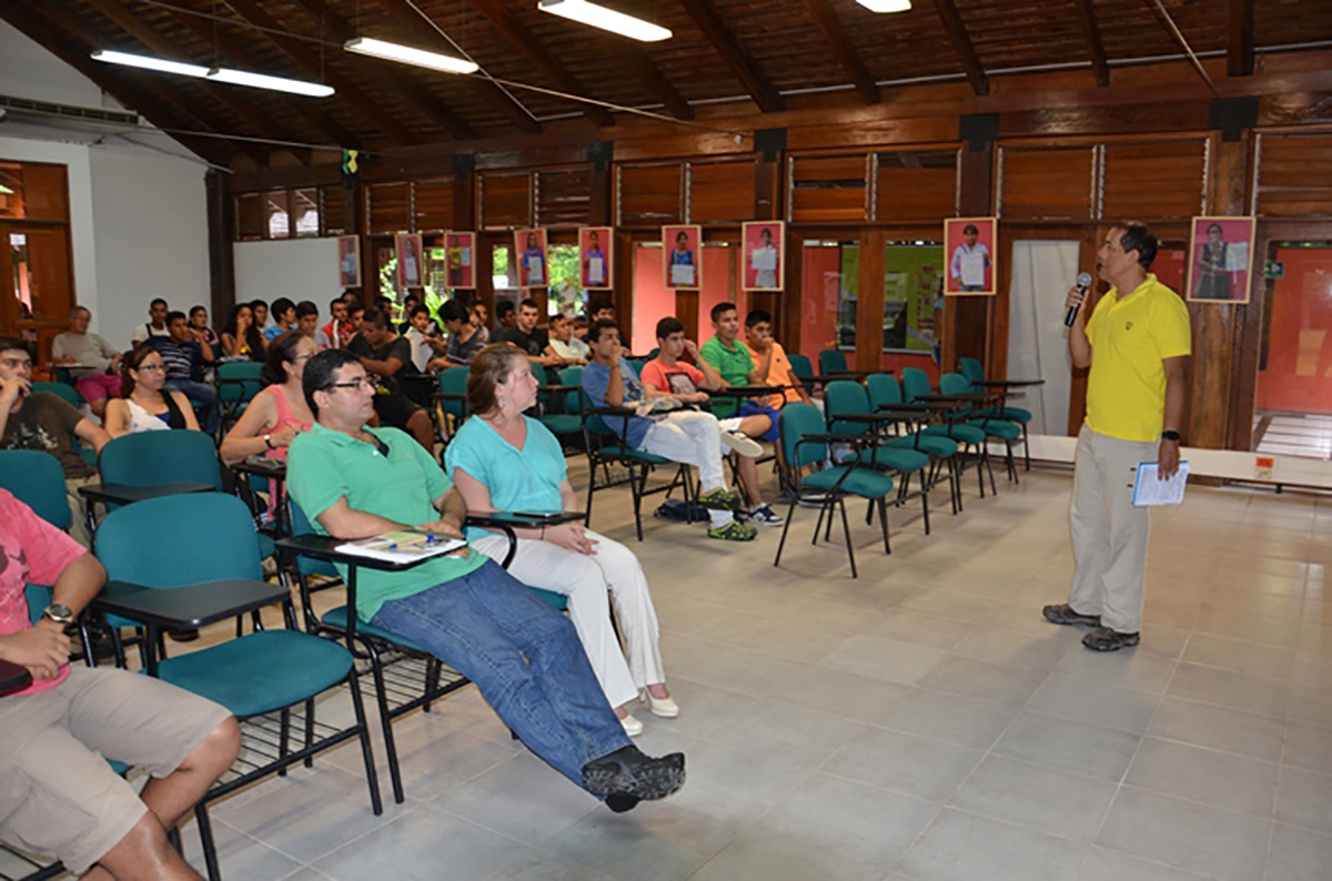 Profesor Pablo Palacios, director de la U.N Sede Amazonia.