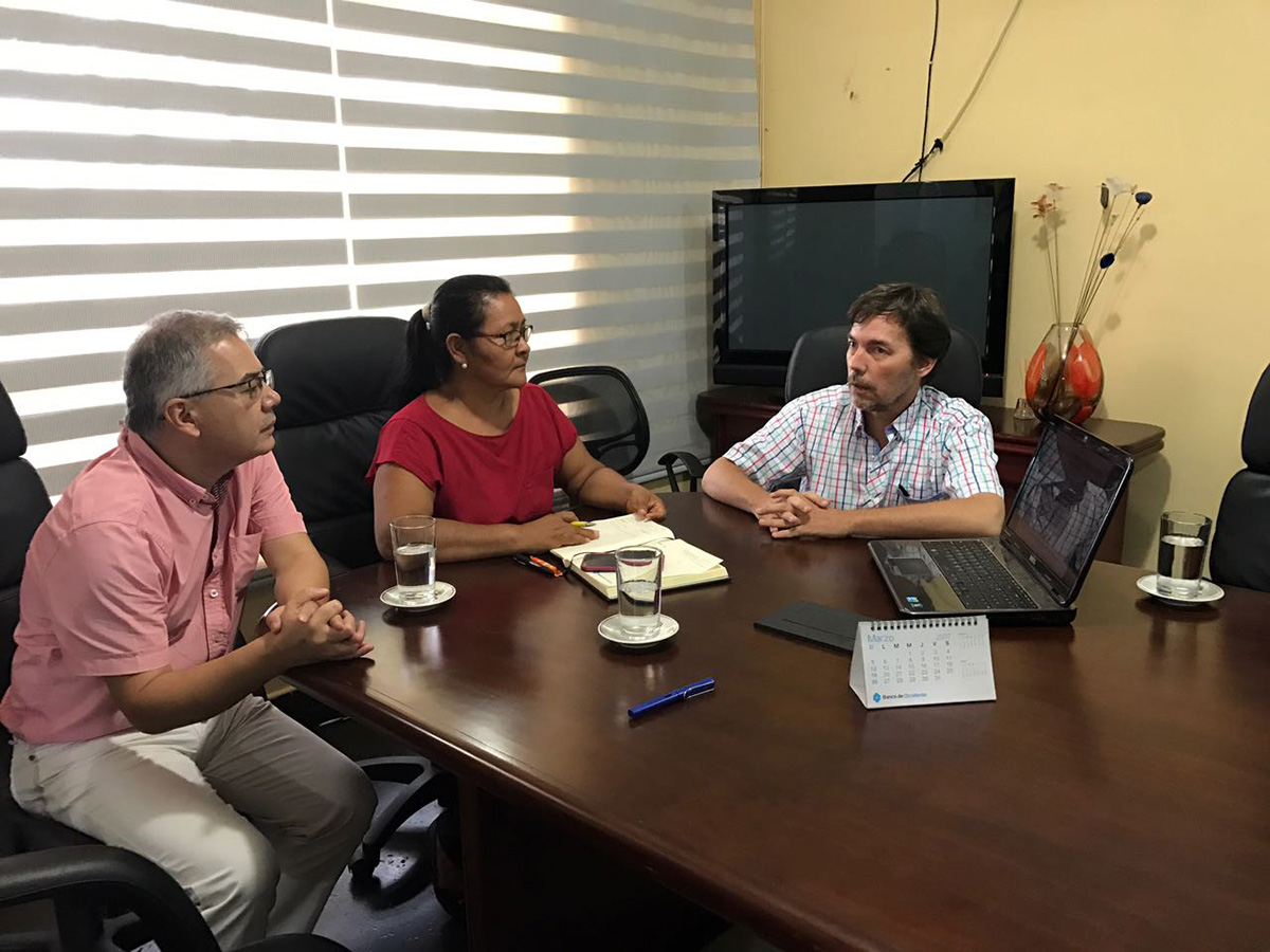 El director de la Sede Amazonia se reúne con la gobernadora(e) de Vaupés.