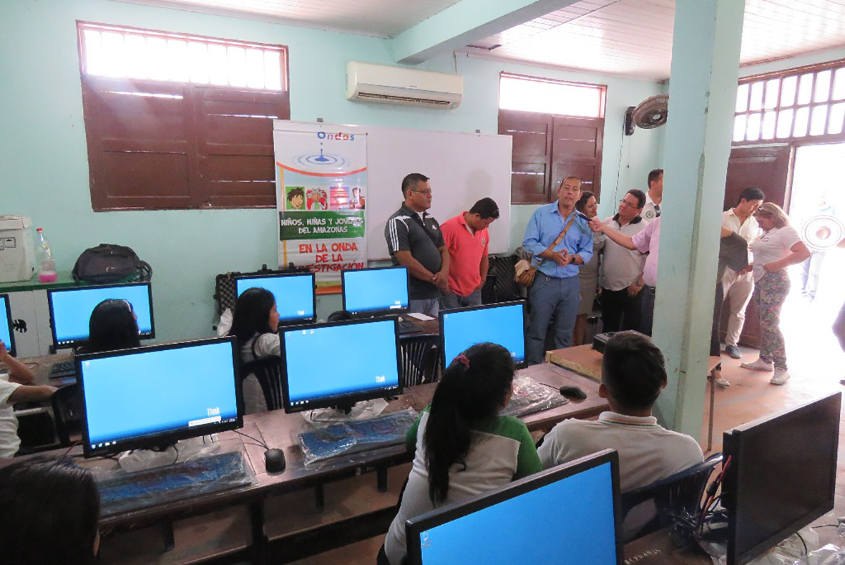 Dotación de aulas TIC en colegios del Amazonas.