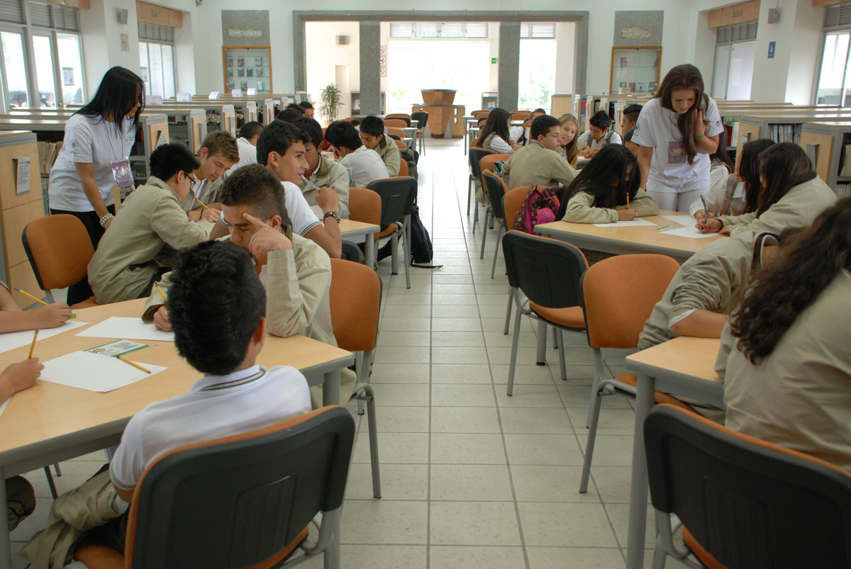 Prueba DIPA analiza el nivel de conocimiento de estudiantes de bachillerato. Fotos: Andrés Almeida Guano/Unimedios
