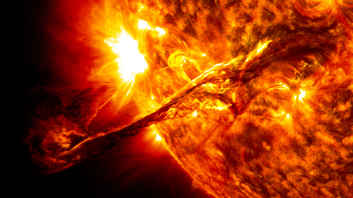 Solo algunas fulguraciones solares generan sismos en el Sol. El mecanismo que los produce sigue siendo un misterio. Foto cortesía de NASA/SDO, AIA, EVE y el grupo de ciencias de HMI.