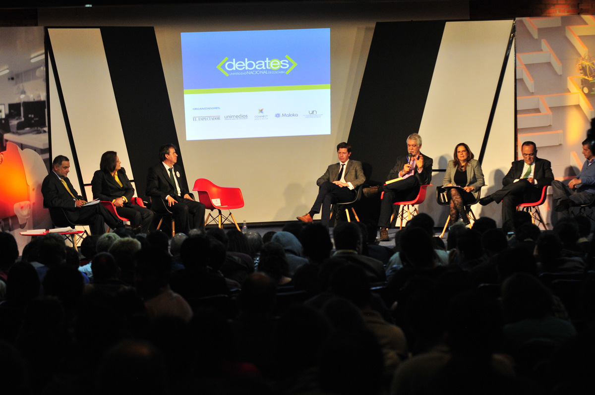 El debate 'Innovación: un reto para el próximo alcalde de Bogotá' se realizó en el auditorio Alfonso López de la U.N.