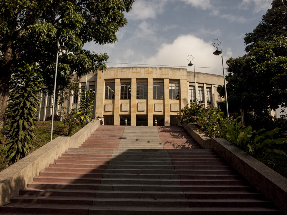 Edificio administrativo de la facultad de minas. Fotos: Pilar Suescún Monroy