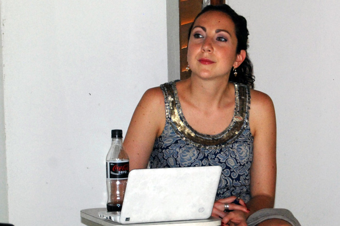 Natalia Forero, consultora educativa y asistente cultural de Fulbright Colombia, durante su exposición. Fotos: Leticia/Unimedios