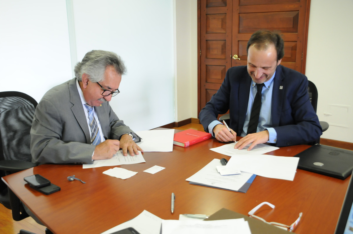 Firma del convenio de movilidad estudiantil entre la Universidad de Girona y la U.N.