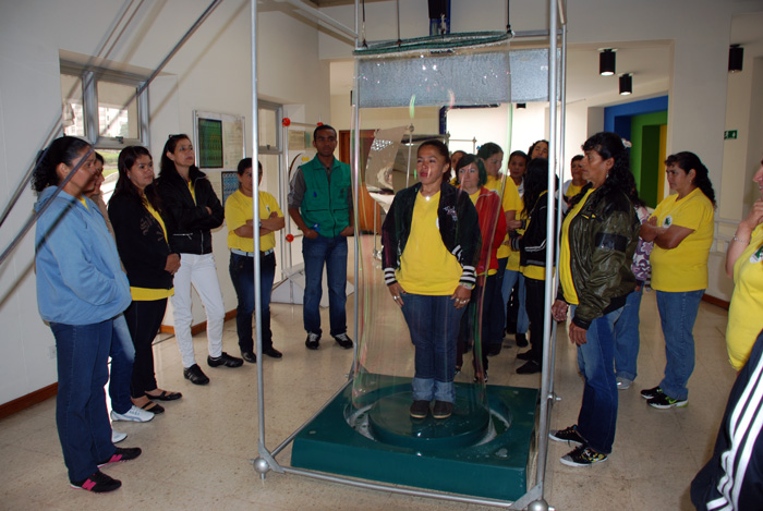 Un recorrido por el Museo Interactivo de la Ciencia y el Juego Samoga, de la UN en Manizales, realizaron las Guardianas de la Ladera, mujeres cabeza de hogar que se encargan de hacerles el mantenimiento a las obras de estabilidad de la ciudad.