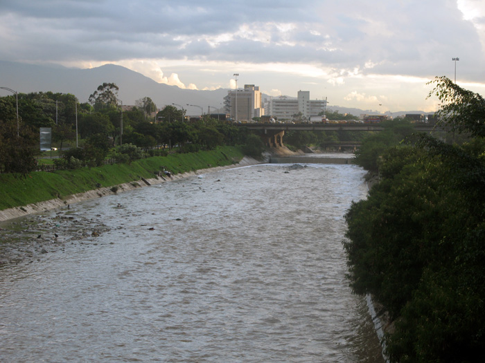 El río Medellín está contaminado con materia orgánica y desechos tóxicos como cianuros, fenoles, sulfuros, mercurio y plomo. - Unimedios