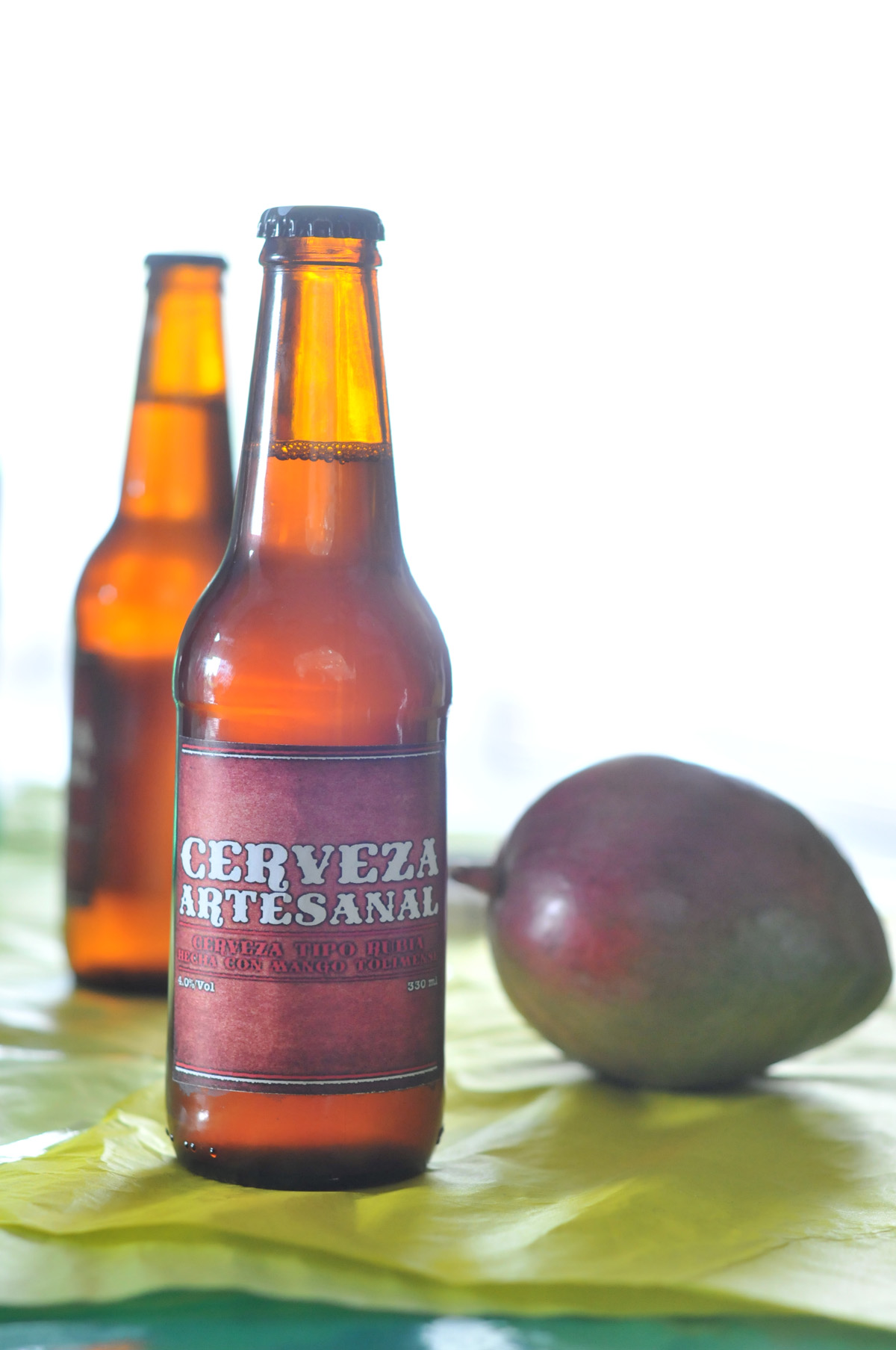 Por medio de la producción de cerveza con sabor a mango, se busca reducir al 1 % el desperdicio de esta fruta.