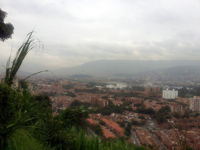Así estuvo la tarde del 27 de junio en Medellín, una espesa capa de partículas en el aire. cortesía Juan Diego Valencia.