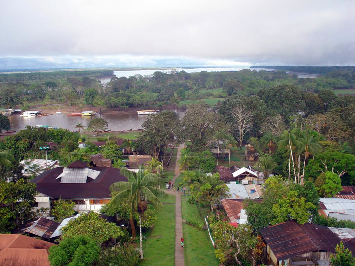 Poblaciones indígenas ubicadas en la ribera del río Amazonas.