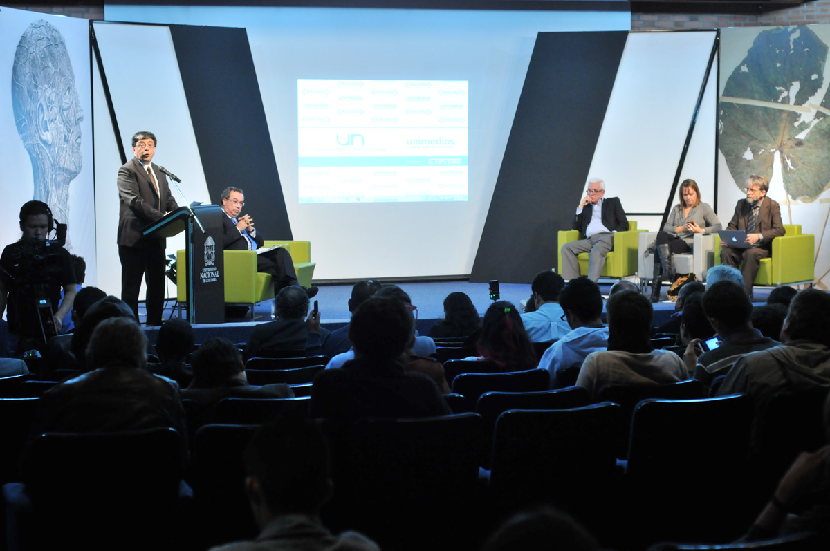 El debate 'Acuerdos y desacuerdos en lo superior' se realizó en el Centro de Convenciones Alfonso López Pumarejo.