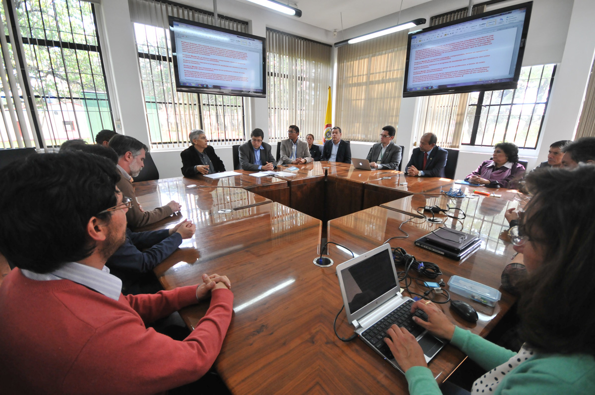 La reunión de los pares académicos se celebró en la Facultad de Ciencias.