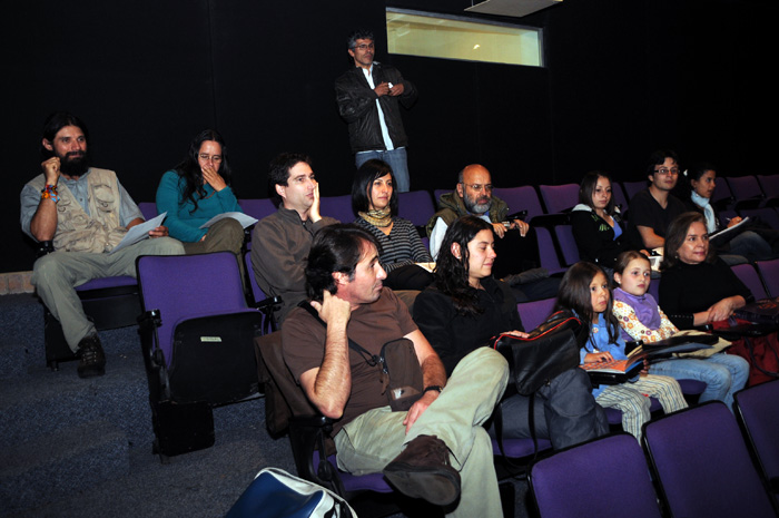 Aspectos generales de la charla en el Auditorio del Instituto de Ciencias Naturales.