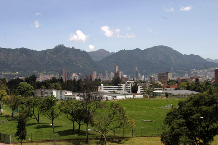 La capital colombiana se ubicó en el ranking como una ciudad verde por encima del promedio general, con buen manejo de energía, agua, gobernanza medioambiental, desechos, uso de la tierra y edificios. Fotos: Víctor Manuel Holguín/Unimedios