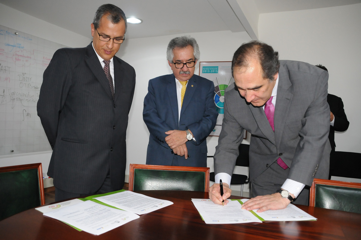 Firma del convenio entre la U.N. y el Servicio Geológico Colombiano.