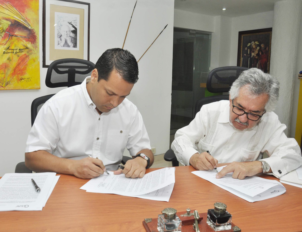 Momento de la firma de los dos convenios entre el rector de la U.N. y el gobernador del Cesar.