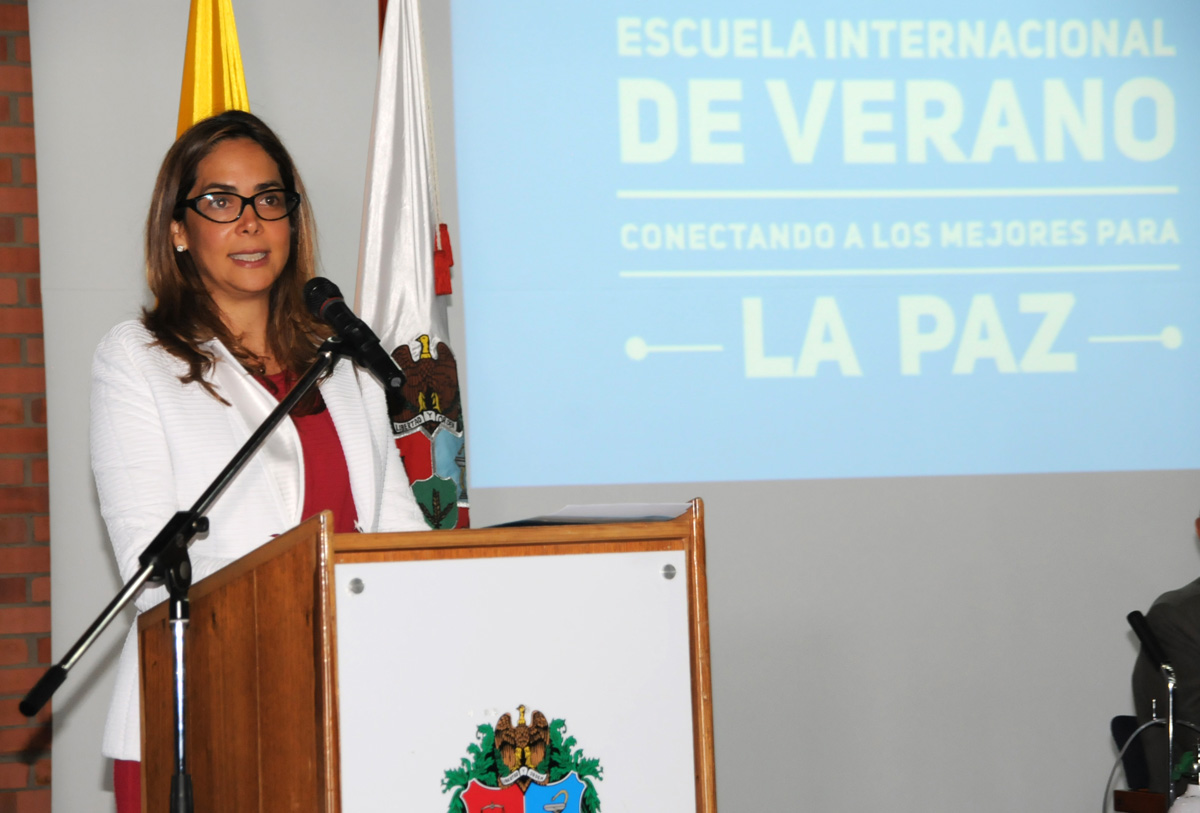 Gina Parody, ministra de Educación Nacional, durante su intervención en la inauguración de la Escuela.