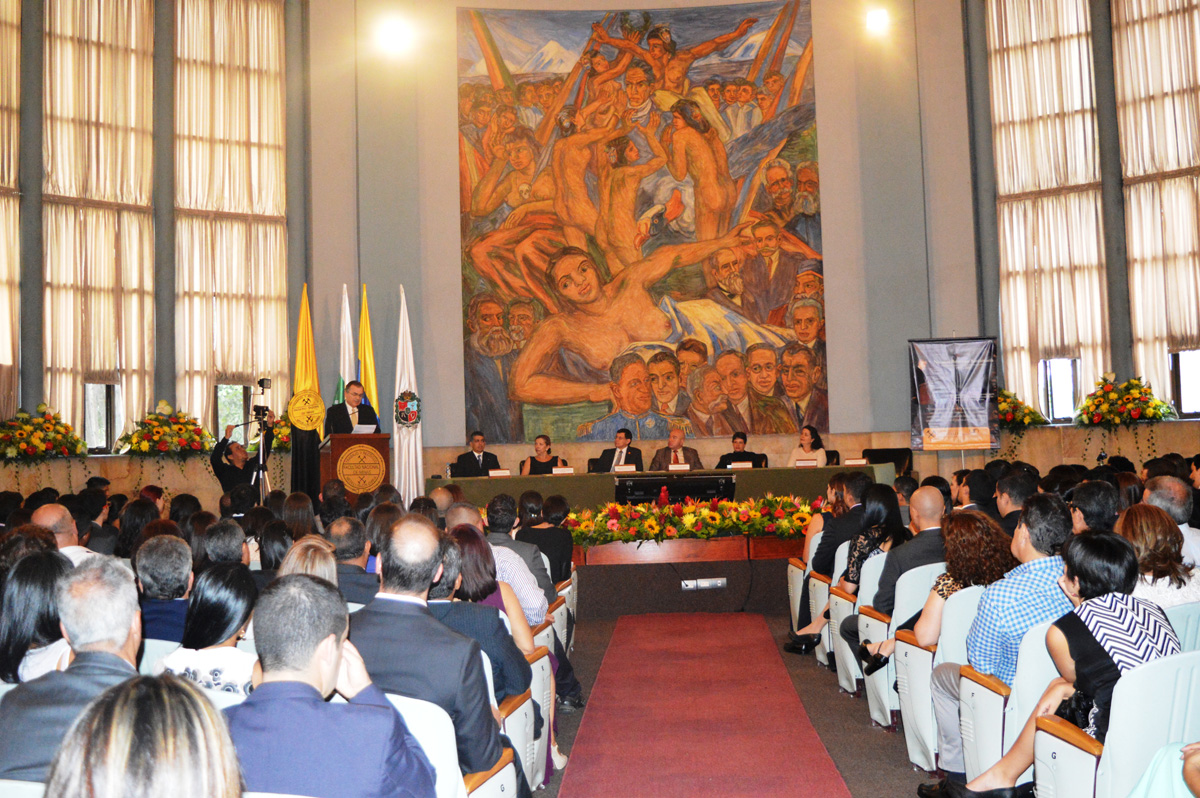 Durante una de las ceremonias de graduaciones de la Facultad de Minas. Fotos: Cortesía Facultad de Minas.