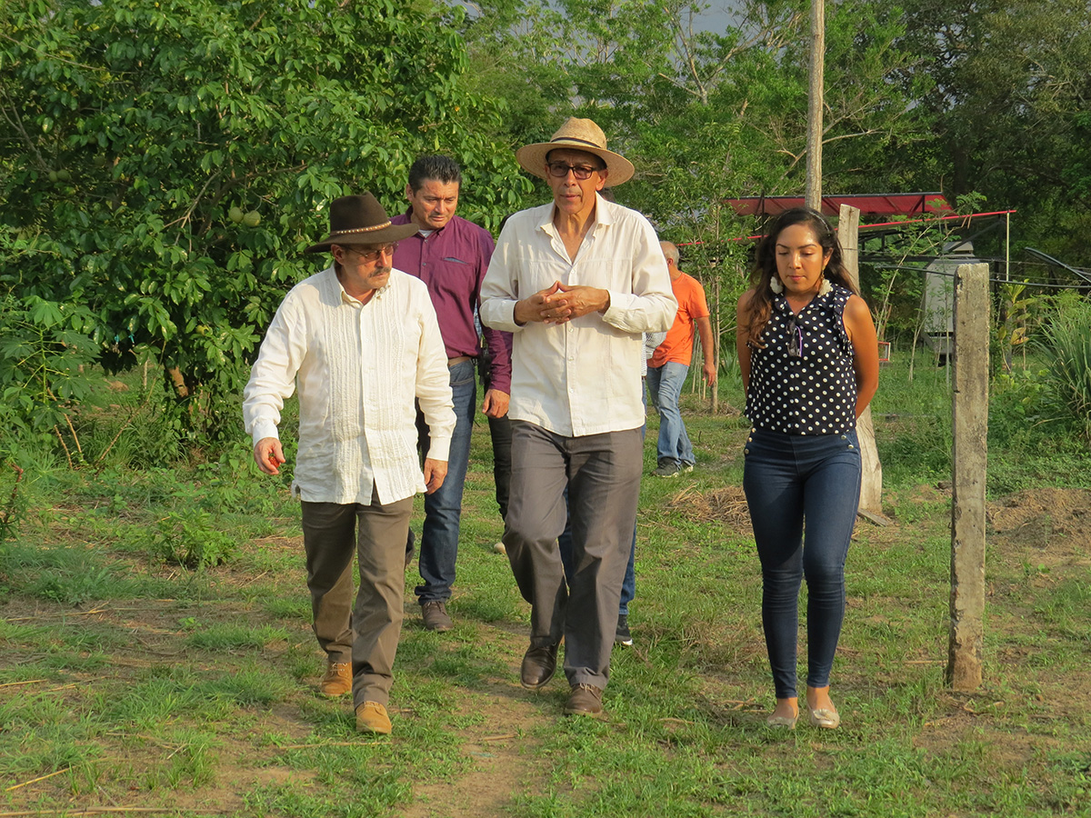 El gobernador de Arauca, Ricardo Alvarado, durante su visita a las instalaciones de la U.N. Sede Orinoquia.