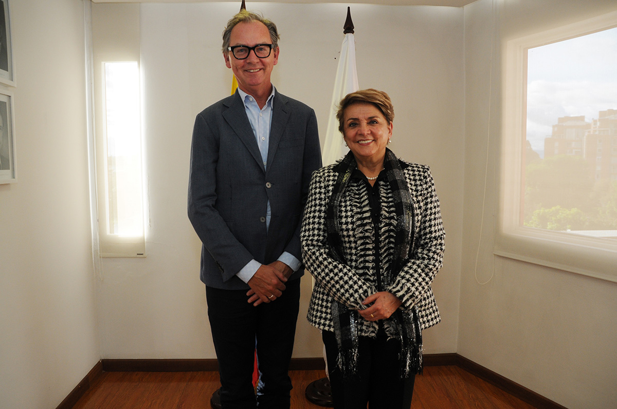 El embajador de Noruega en Colombia, John Petter Opdahl, se reunió con la profesora Dolly Montoya Castaño, rectora de la UNAL. Fotos: Nicolás Bojacá ' Unimedios.