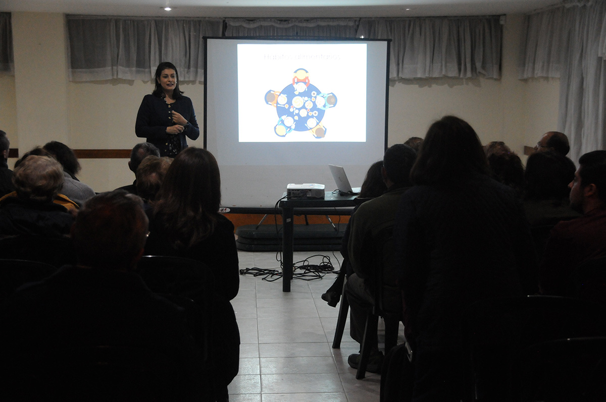 Los últimos jueves de cada mes los habitantes del barrio La Esmeralda tienen acceso a talleres dictados por profesores de la UNAL. Fotos: Nicolás Bojacá ' Unimedios.