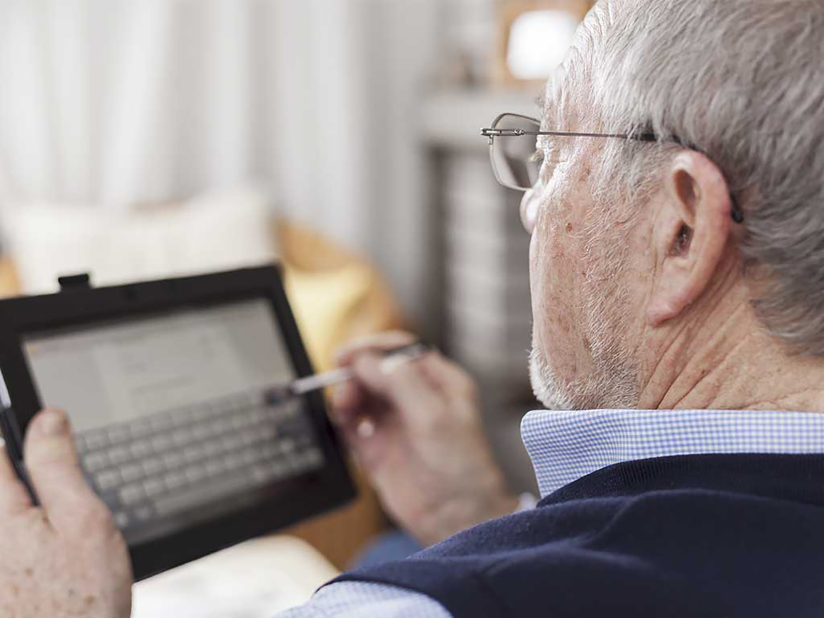 Aunque el mundo digital está muy presente en la cotidianidad de las personas, los mayores de 40 años 'en especial los de la tercera edad' se han visto un poco rezagados de esos cambios.