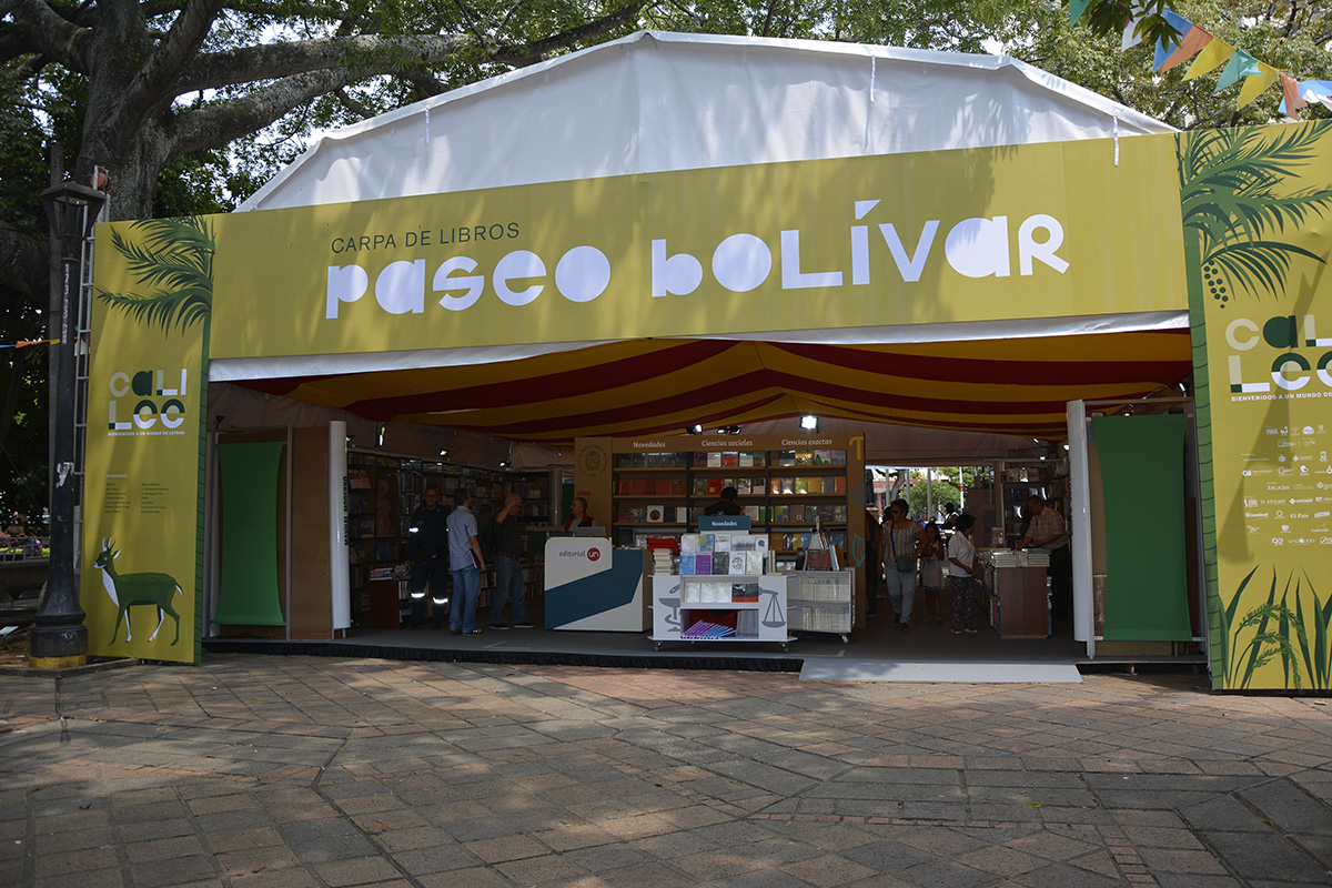 La Feria Internacional del Libro de Cali está instalada en el Bulevar del Río.