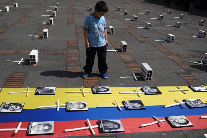 Según el Gobierno, en el país hay cerca de 3.600.000 víctimas de la violencia. La cifra incluye a la población desplazada, que en sus cuentas son cerca de 3.300.000. - AFP