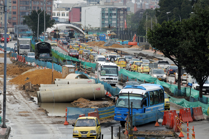 La ampliación de la avenida 9ª, de la calle 147 a la 170, la construcción de los puentes vehiculares de la calle 100 con 15, la adecuación de las losas de Transmilenio en varios tramos de la Autopista Norte y su construcción en la calle 26 y la carera 10ª, son las obras más grandes que se están realizando. - Víctor Manuel Holguín/Unimedios