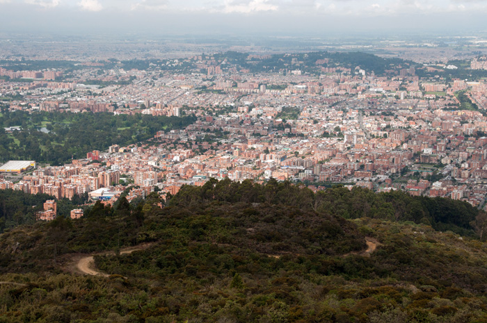 Juan Myer Maldonado, ex ministro del Medio Ambiente, asegura que las construcciones adelantadas por efecto de la expansión urbanística en los páramos y bosques del país alteran drásticamente los ecosistemas y agotan el agua. - Andrés Felipe Castaño / Unimedios