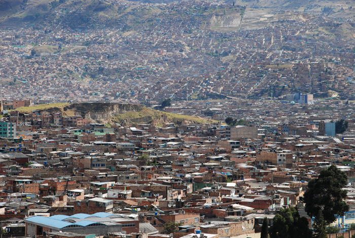 La desorganización urbana en varios sectores de Bogotá influye en la calidad de vida de sus habitantes. Foto: Unimedios