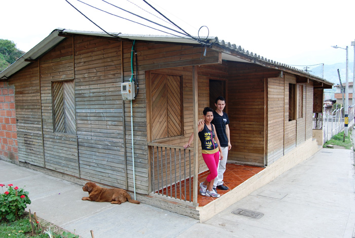 Los bajos costos de construir con madera ayudarían a miles de familias que necesitan tener un techo digno. - Fotos: archivo particular