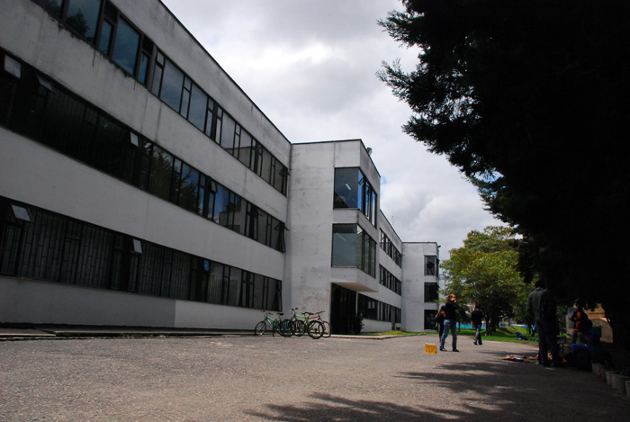 Edificio de Posgrados de Ciencias Humanas. - Unimedios