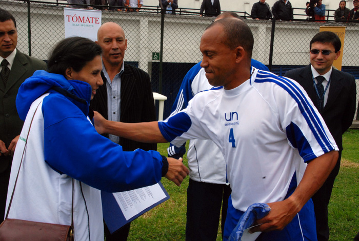 Estrellas Del Futbol Nacional En El Estadio De La Un Unimedios Universidad Nacional De Colombia